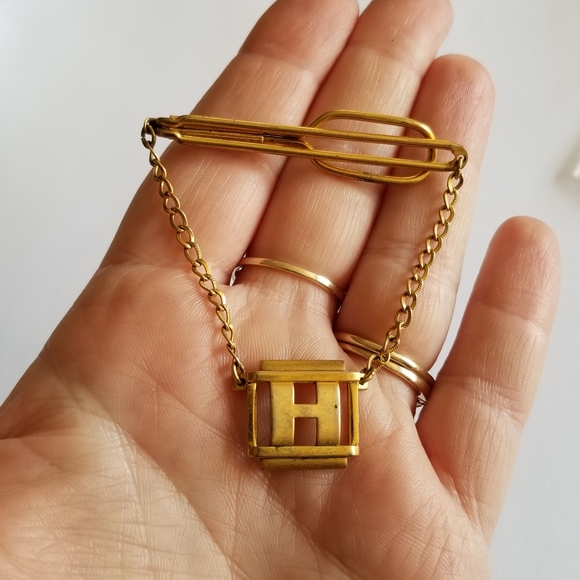 Relisted -Vintage letter H tie clip by SWANK gold tone metal - Picture 5 of 8